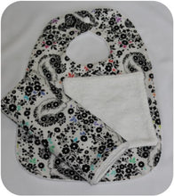 Load image into Gallery viewer, Baby Bib Gift Set
